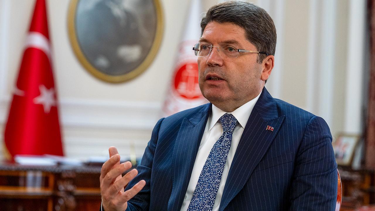 Adalet Bakanı Tunç, 'korsan metin' uygulamalarına tepki gösterdi
