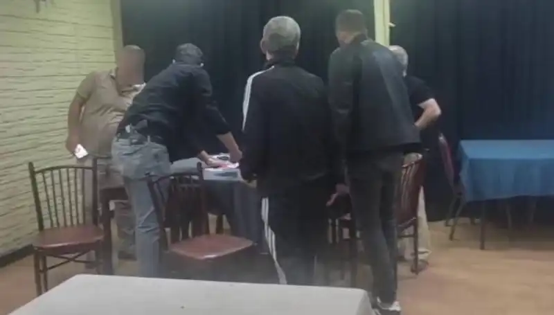 Kumar Oynarken Yakalanan Genç, Savunmasıyla Dikkatleri Üzerine Çekti