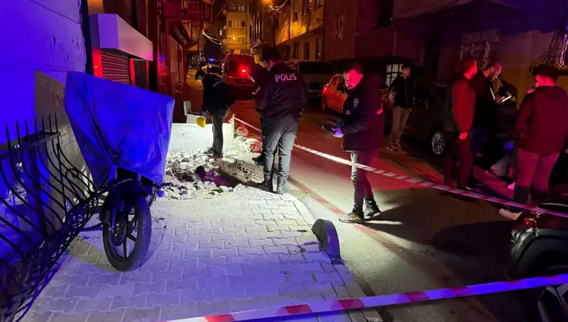 Küçükçekmece'de Plakasız Motosikletle Gerçekleştirilen Saldırı: Olayın Detayları