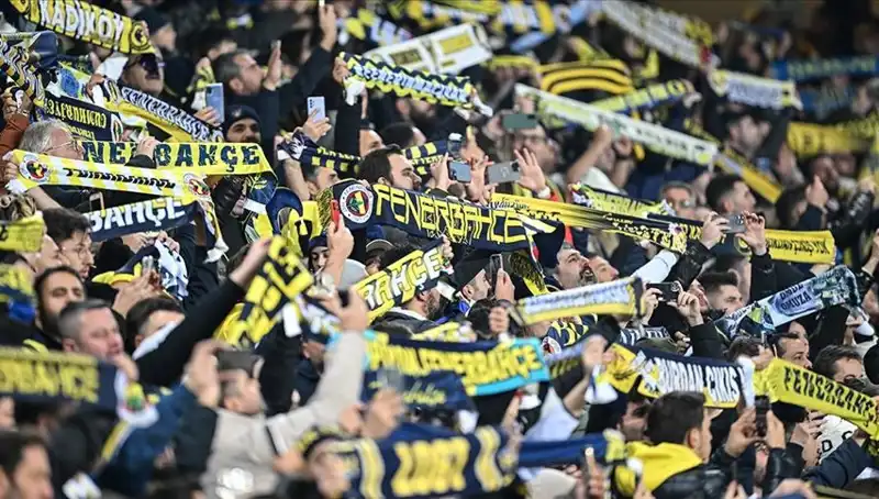 Fenerbahçe'de Kombine Fiyatları Belli Oldu: Taraftarlar Ne Düşünüyor?