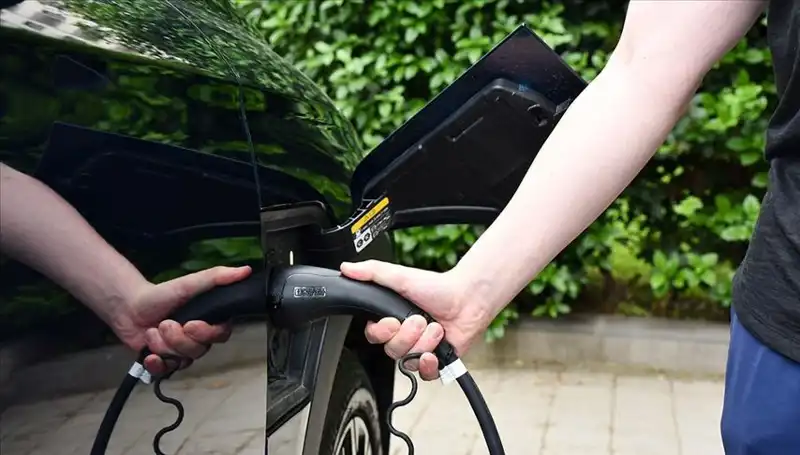 ABD'nın Gümrük Vergilerine Karşı İngiltere'den Elektrikli Araç Desteği