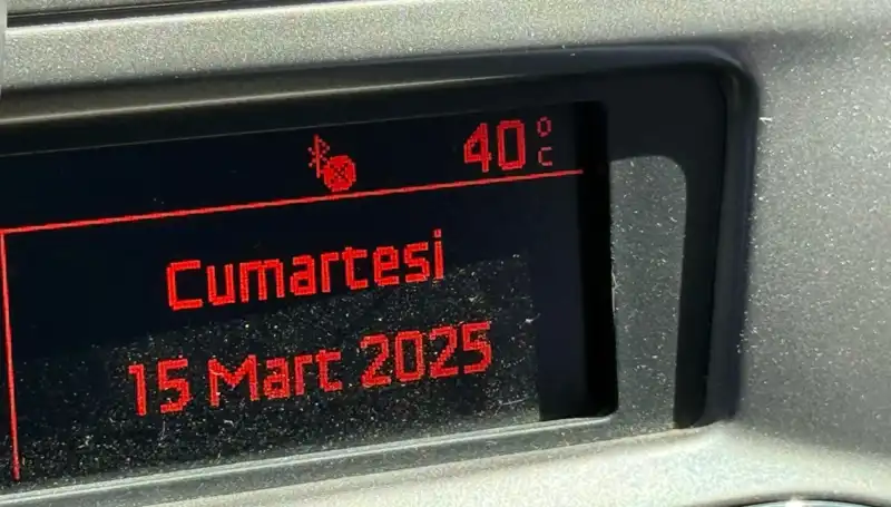Adana'da Sıcaklık Rekorları Kırılıyor: Termometreler 40 Dereceyi Geçti!