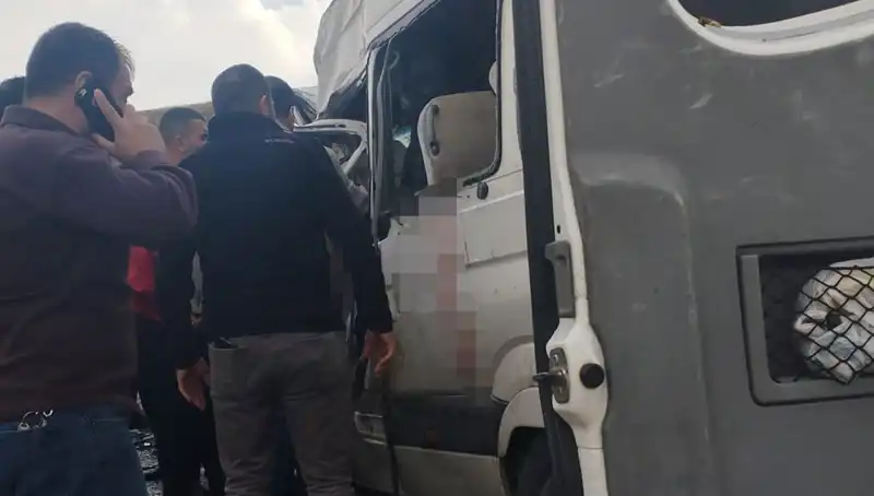 Van'daki Feci Kaza: Minibüs ile Kamyonet Çarpıştı, Altı Can Gitti