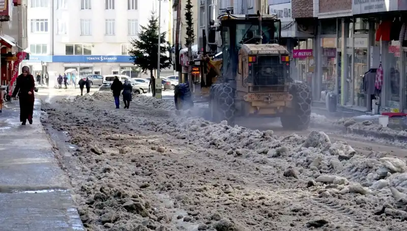 Sarıkamış’ta Kışın İzleri Temizleniyor: Kar ve Buzla Mücadele