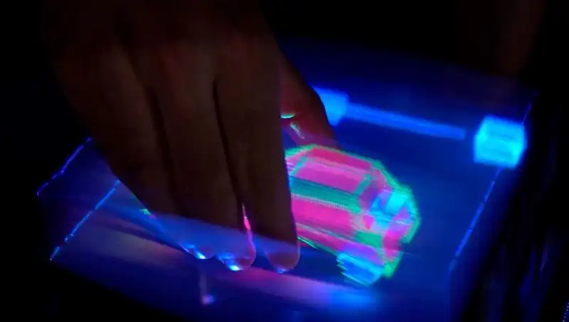Dünyanın İlk Etkileşimli 3D Hologramı: Geleceğin Teknolojisi Bugün Bizi Bekliyor!