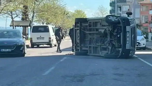 Otomobile Çarpan Araç Yan Yattı: Kaza Anı ve Sonrası Gözler Önünde Yaşandı