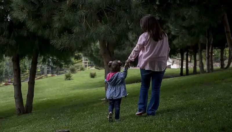Yargıtay'dan Önemli Koruyucu Aile Kararı: Annelik ve Aile İlişkileri Üzerine Yeni Düzenlemeler