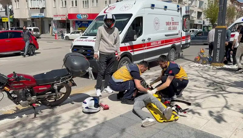 Aksaray’da Motosiklet Kazası: İki Yaralı, Yolda Güvenliği Yeniden Tartıştıran Olay